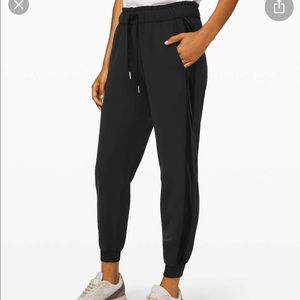 Lululemon On the Fly joggers Velvet trim